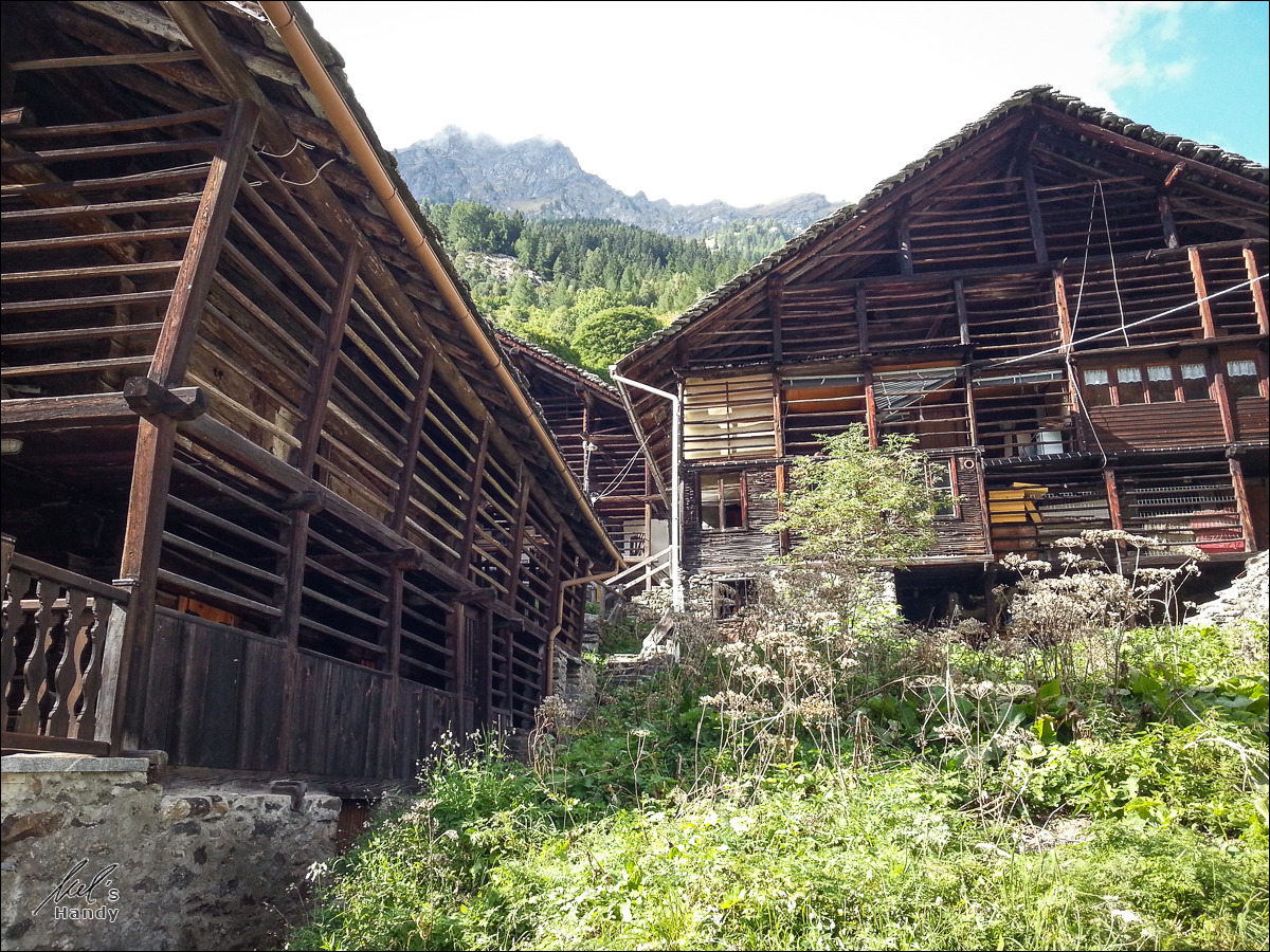 Drei Walserhäuser Drei Walserhäuser