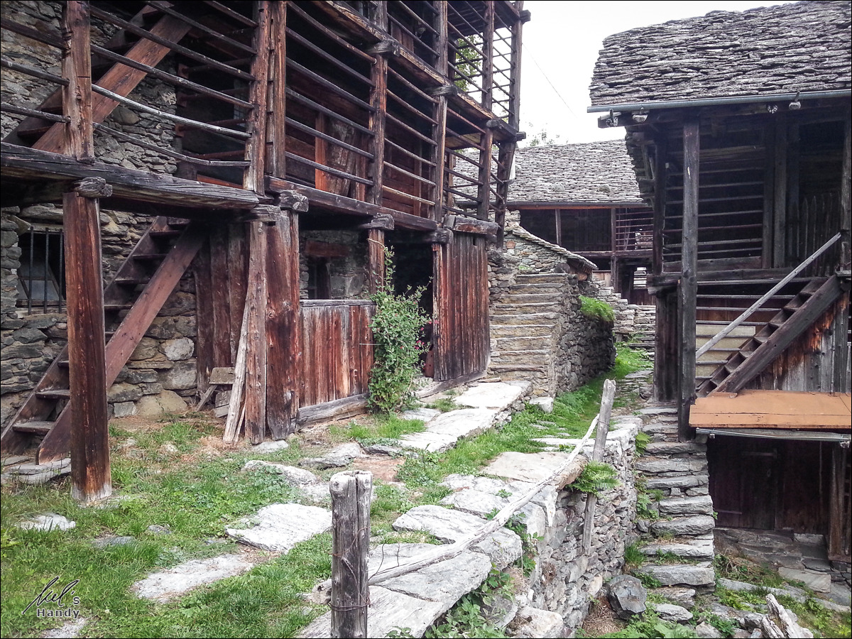 Zugangstreppen und Wege